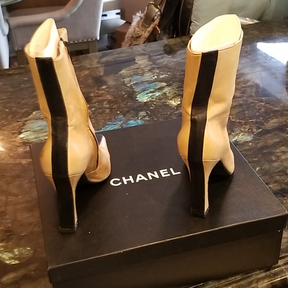 CHANEL BOOTS - Picture 3 of 6